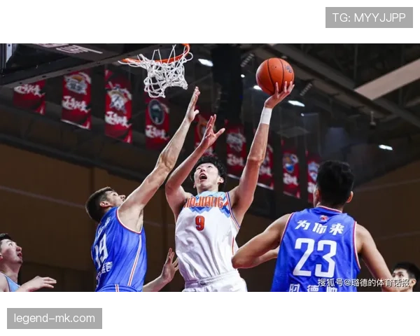 亚历山大·扎卡状态回暖,稳健发挥助球队斩获关键胜利 亚历山大·扎卡状态回暖,稳健发挥助球队斩获关键胜利