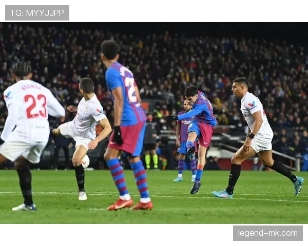 佩德里与哈维控球风格及中场组织逻辑对比分析 佩德里与哈维控球风格及中场组织逻辑对比分析