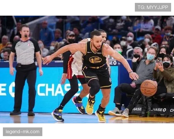 库里挡拆变化提升三分效率，拉开球队核心得分空间